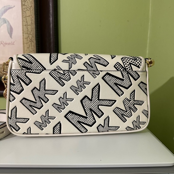 π€ β€οΈMICHAEL KORS β€οΈπ€ BRADSHAW SMALL LOGO EMBOSSED LEATHER SHOULDER - Picture 11 of 14